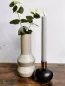 Preview: Grau-beige Vase und schwarzer Kerzenhalter