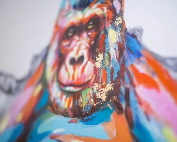 bunter Gorilla auf Sessel Wandbild von Voß